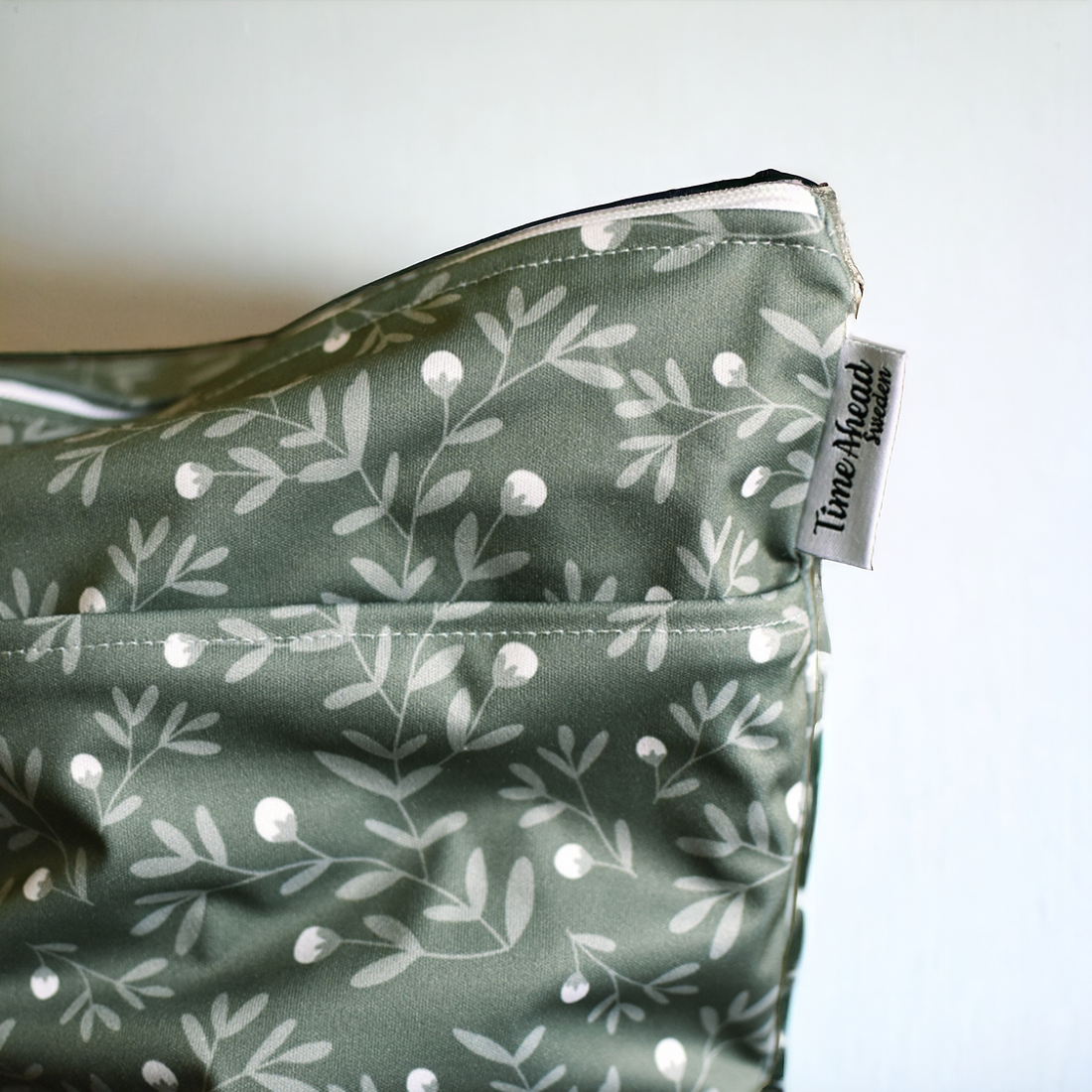 The Swedish Forest | Wetbag medium: Humleblomster grön - - MamaMilla