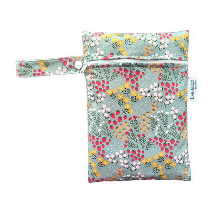 The Swedish Forest | Small wetbag: Humleblomster vit - - MamaMilla